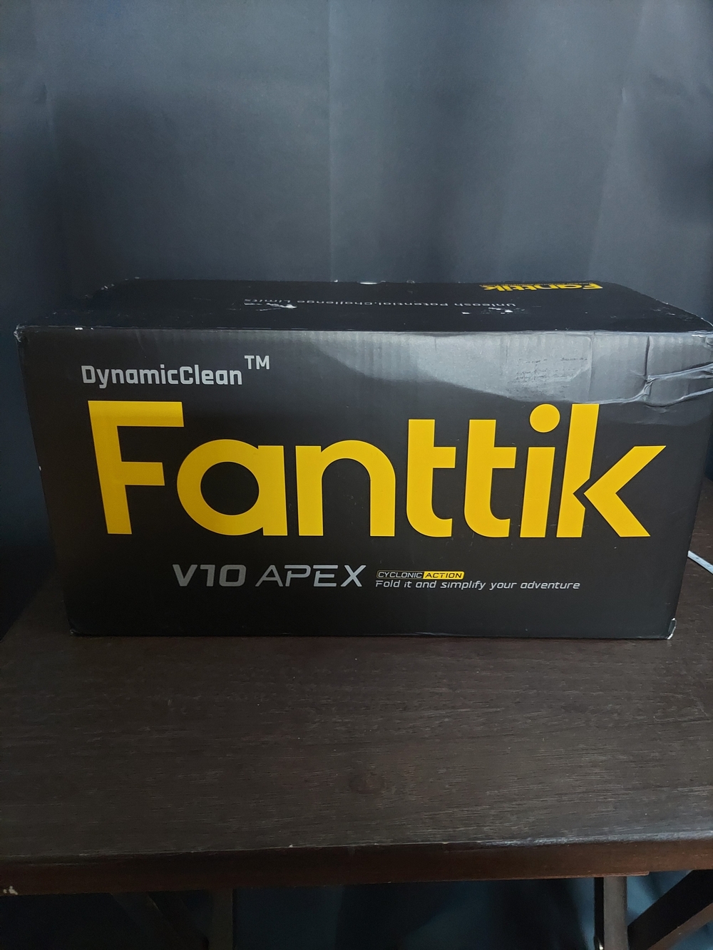 Fanttik V10 Apex Vacuum - Black with Yellow Logo